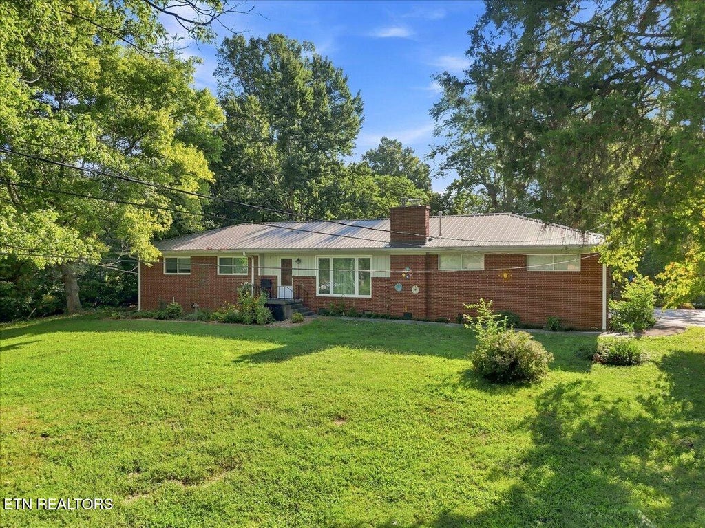 Photo of 109 Dartmouth Circle, Oak Ridge, TN 37830 (MLS # 1354842)