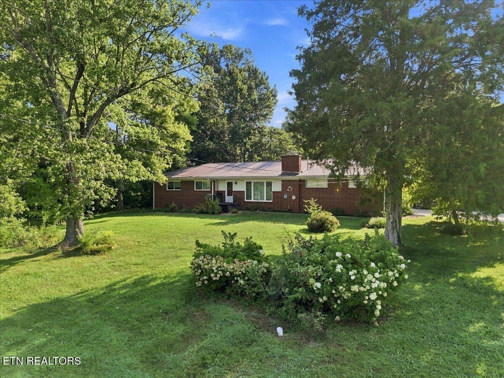 Photo of 109 Dartmouth Circle, Oak Ridge, TN 37830 (MLS # 1354842)