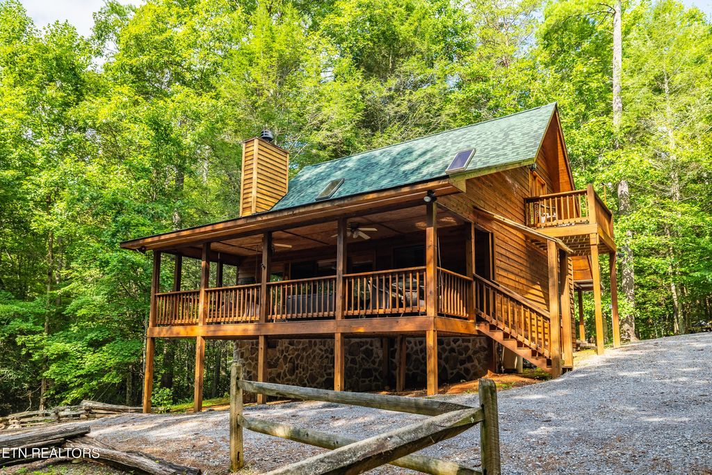 Photo of 202 Fern Ridge Rd, Townsend, TN 37882 (MLS # 1239811)