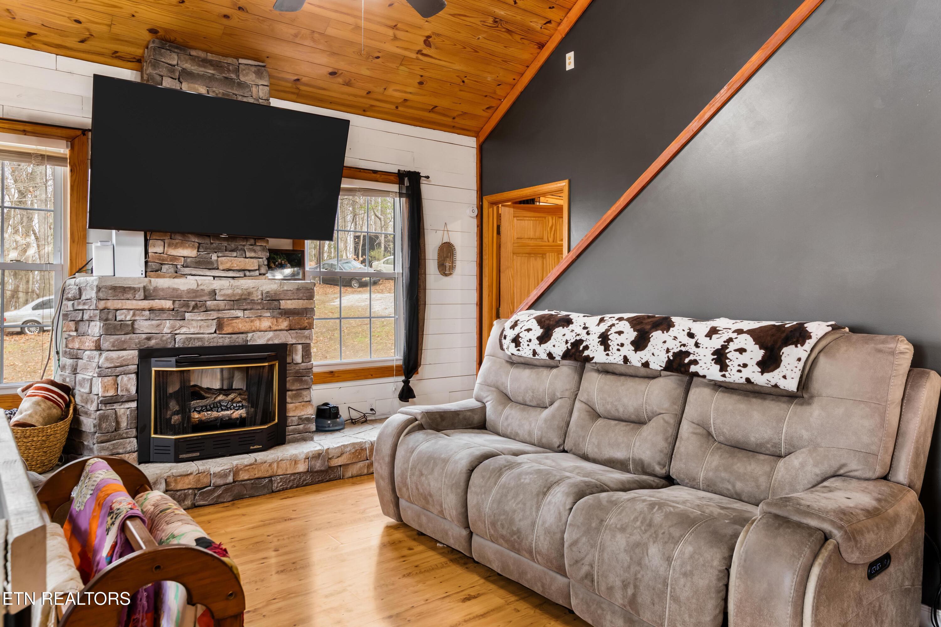 598 Hiwassee View Drive