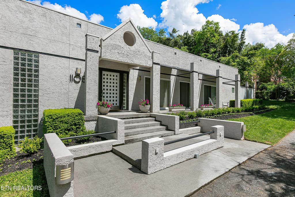 Photo of 1108 Bluff View Rd, Knoxville, TN 37919 (MLS # 1298779)