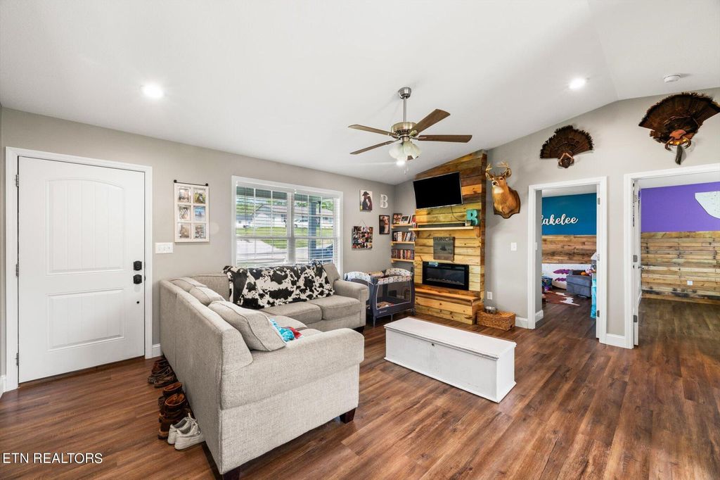 Photo of 126 Kentwood Circle, Maynardville, TN 37807 (MLS # 1261480)