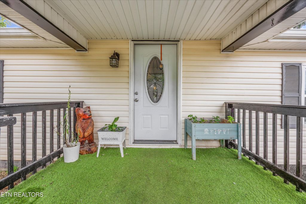 Photo of 909 Highland Ave, Loudon, TN 37774 (MLS # 1317144)