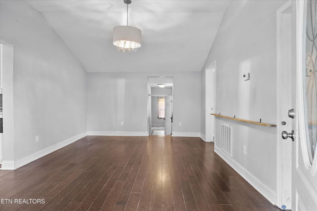 Photo of 909 Highland Ave, Loudon, TN 37774 (MLS # 1317144)