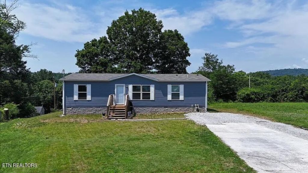 Photo of 114 Spain Circle Cir, Harriman, TN 37748 (MLS # 1312062)