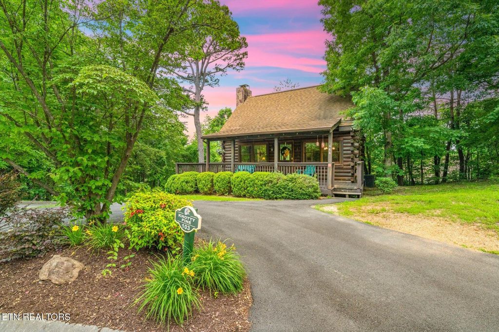 Photo of 664 Kings Hills Blvd, Pigeon Forge, TN 37863 (MLS # 1305149)