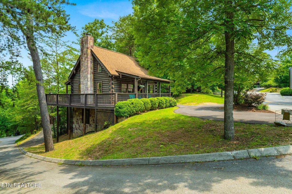 Photo of 664 Kings Hills Blvd, Pigeon Forge, TN 37863 (MLS # 1305149)