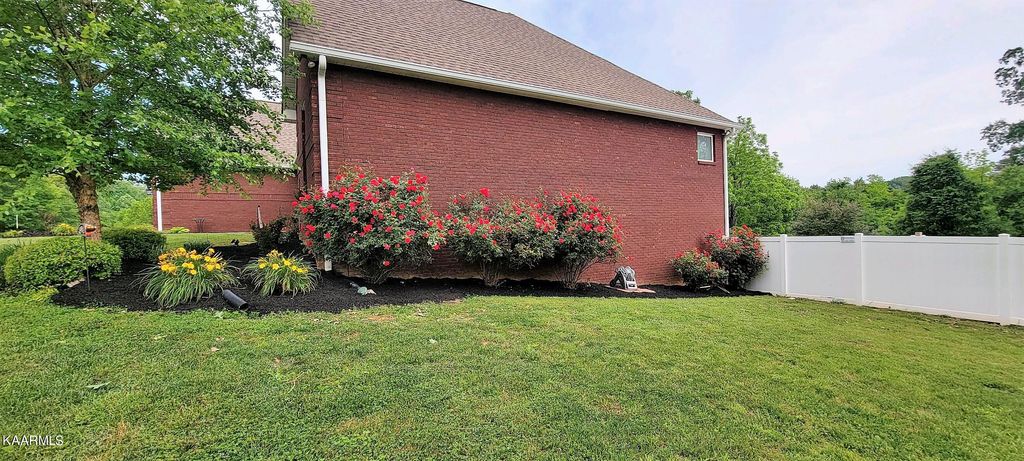 Photo of 918 Houston Springs Rd, Greenback, TN 37742 (MLS # 1227608)