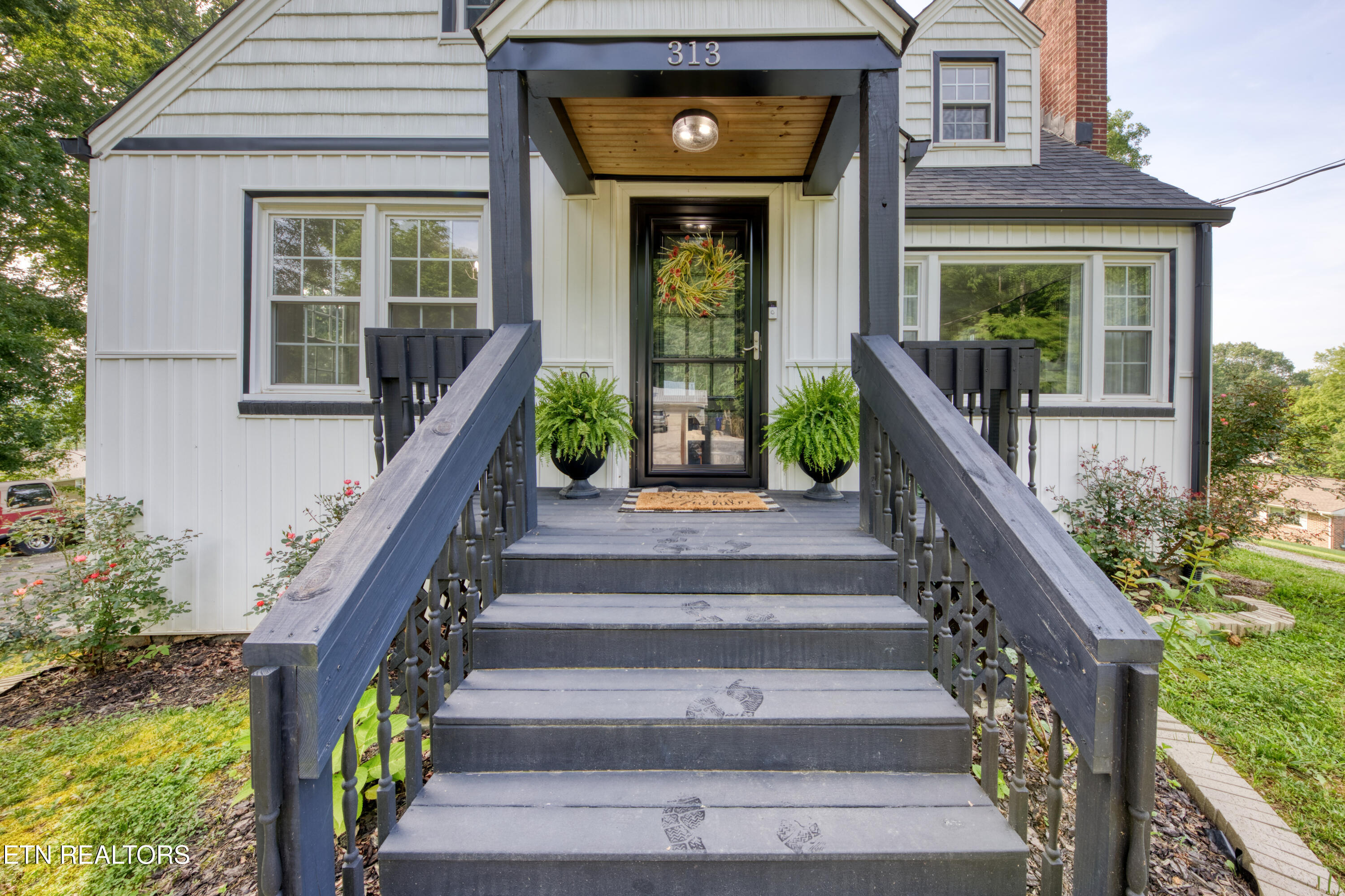 313 Edgewood Circle