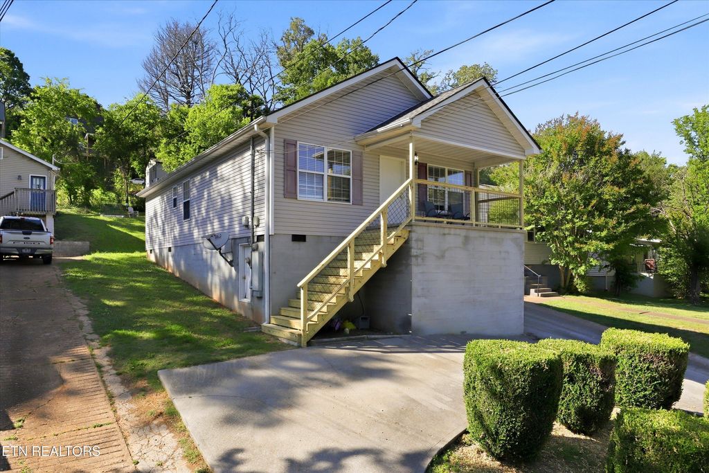 Photo of 1633 Lenland Ave, Knoxville, TN 37920 (MLS # 1340596)