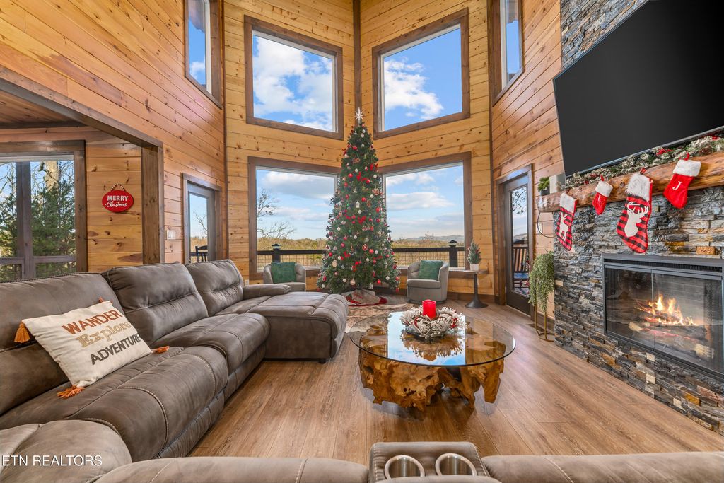 Photo of 2028 Smoky Cove Rd, Sevierville, TN 37876 (MLS # 1324422)