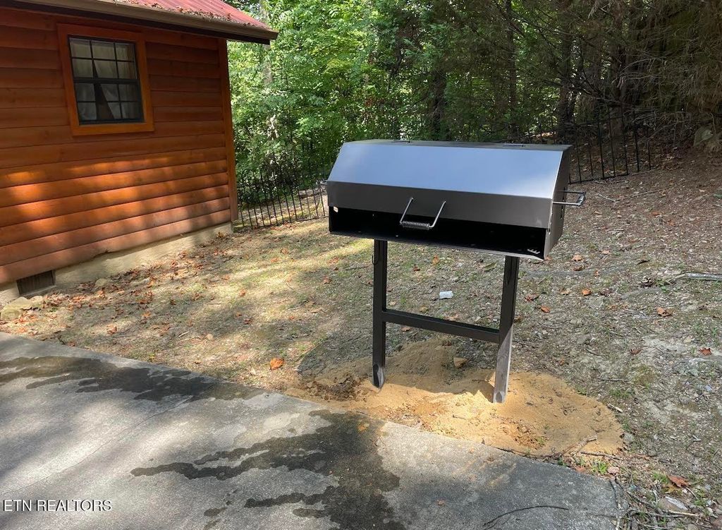 Photo of 2230 Cove Creek Drive, Sevierville, TN 37862 (MLS # 1324822)