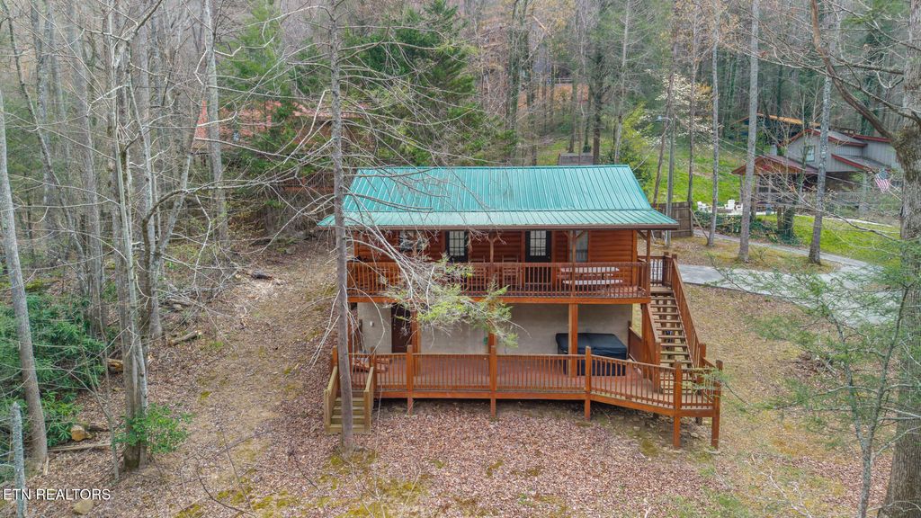 Photo of 2230 Cove Creek Drive, Sevierville, TN 37862 (MLS # 1324822)