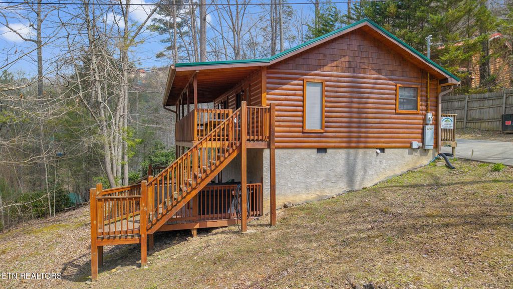 Photo of 2230 Cove Creek Drive, Sevierville, TN 37862 (MLS # 1324822)