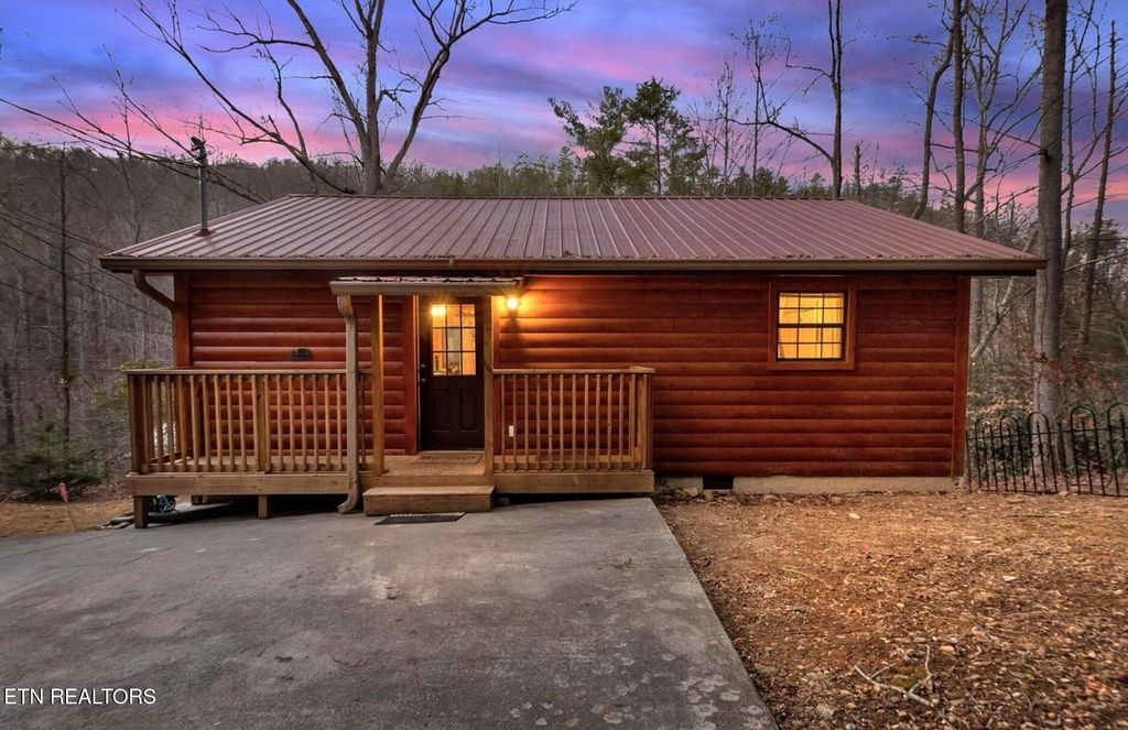 Photo of 2230 Cove Creek Drive, Sevierville, TN 37862 (MLS # 1324822)