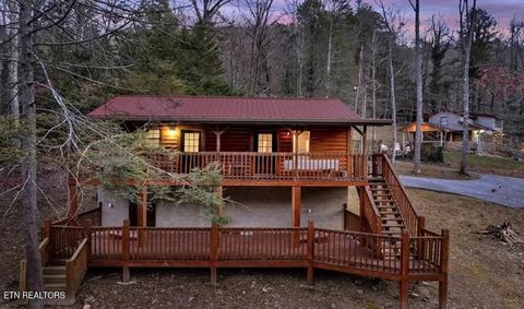 Photo of 2230 Cove Creek Drive, Sevierville, TN 37862 (MLS # 1324822)