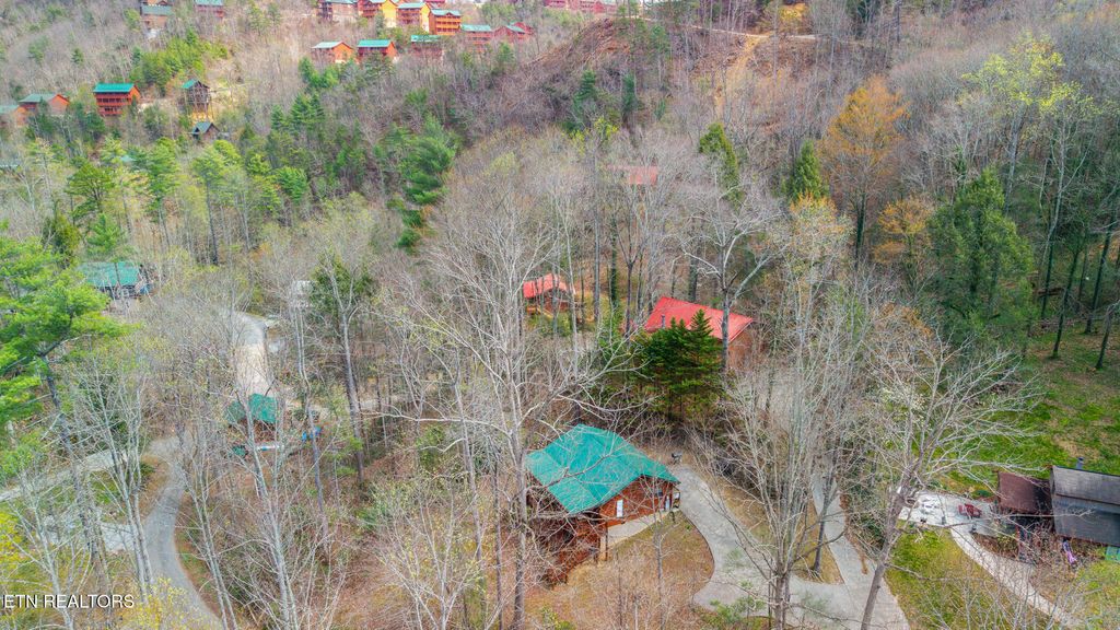 Photo of 2230 Cove Creek Drive, Sevierville, TN 37862 (MLS # 1324822)