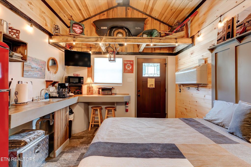 Photo of 1534 Cove Lane, Oliver Springs, TN 37840 (MLS # 1246828)