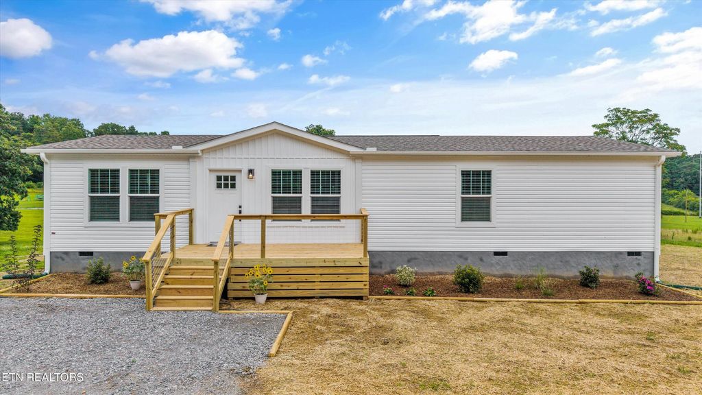 Photo of 348 Greenbriar Rd, Sweetwater, TN 37874 (MLS # 1311381)