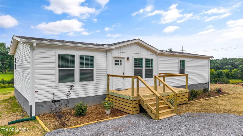 Photo of 348 Greenbriar Rd, Sweetwater, TN 37874 (MLS # 1311381)