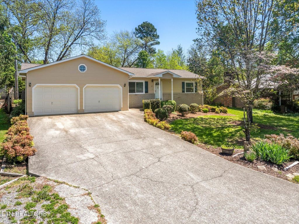 Photo of 217 Meadow Lane, Sweetwater, TN 37874 (MLS # 1297714)