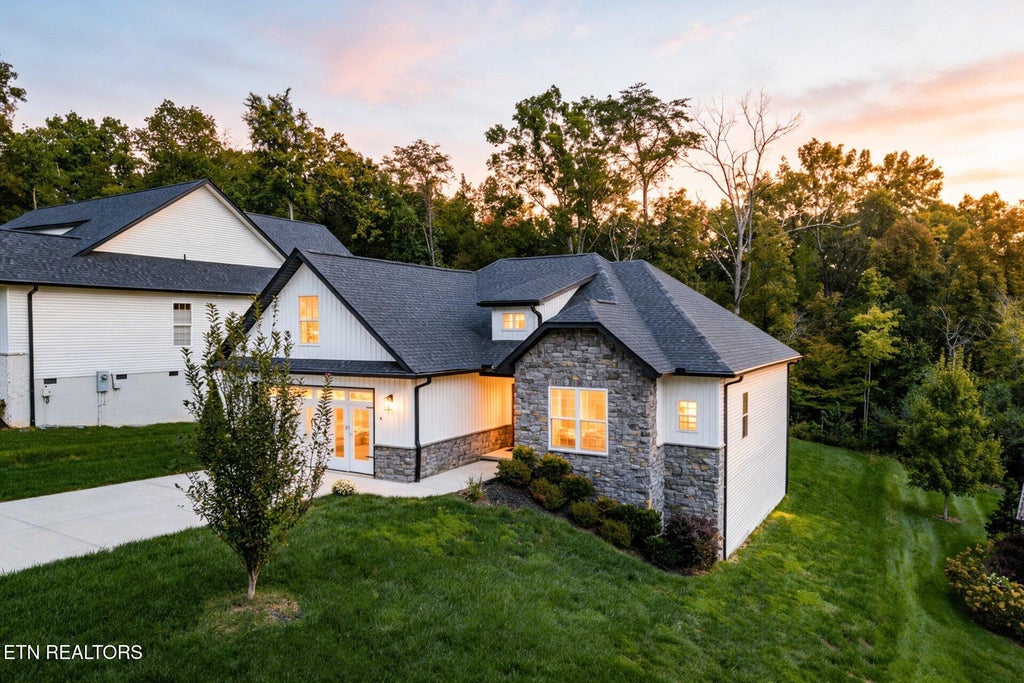 Photo of 507 Igoti Place, Loudon, TN 37774 (MLS # 1358877)