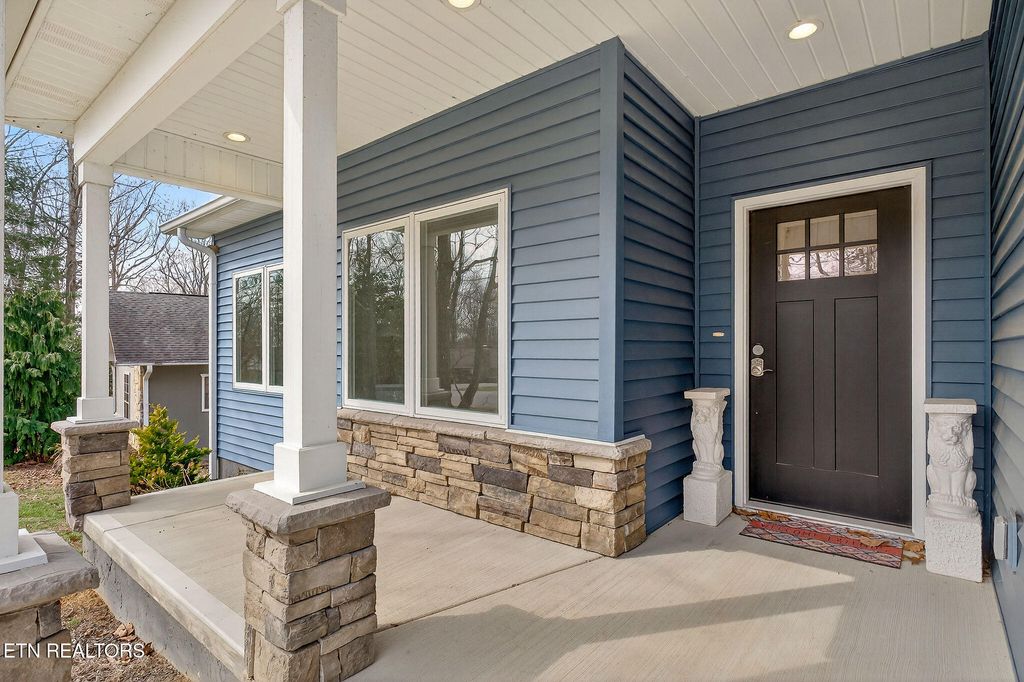 Photo of 204 Lakeside Drive, Crossville, TN 38558 (MLS # 1329144)