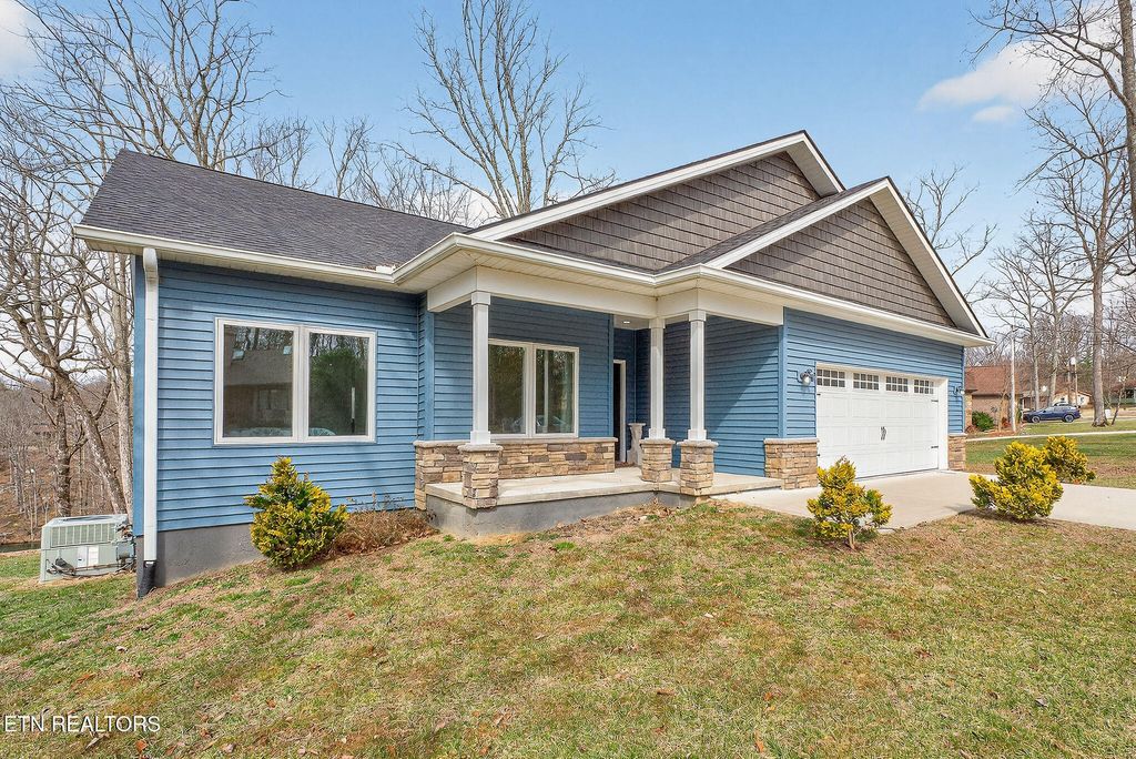 Photo of 204 Lakeside Drive, Crossville, TN 38558 (MLS # 1329144)