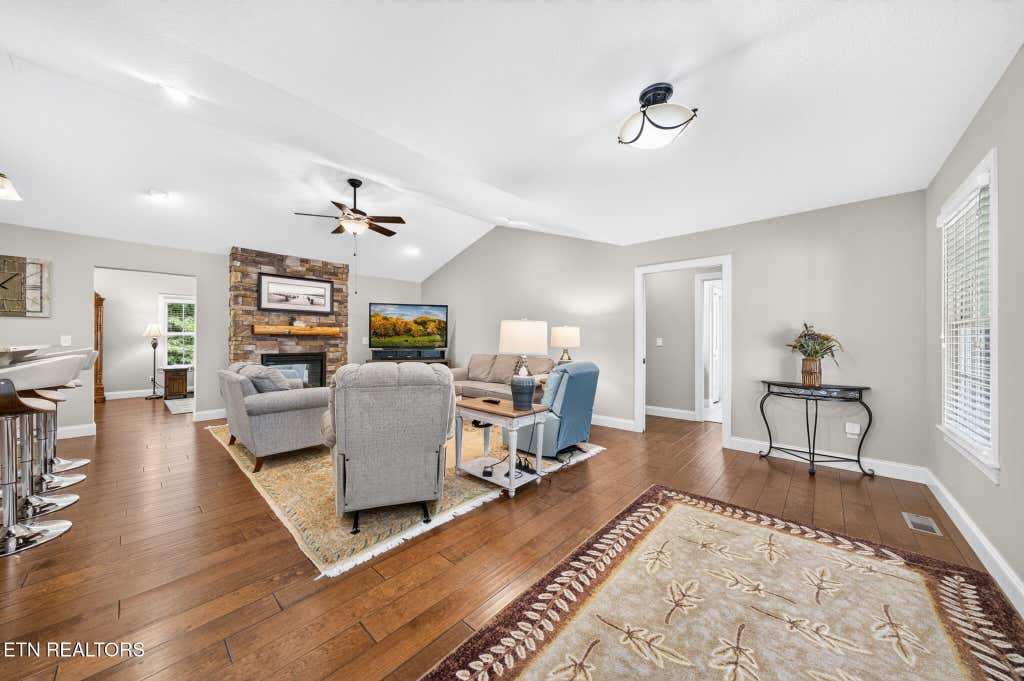 Photo of 327 Beachwood Drive, Crossville, TN 38558 (MLS # 1348648)