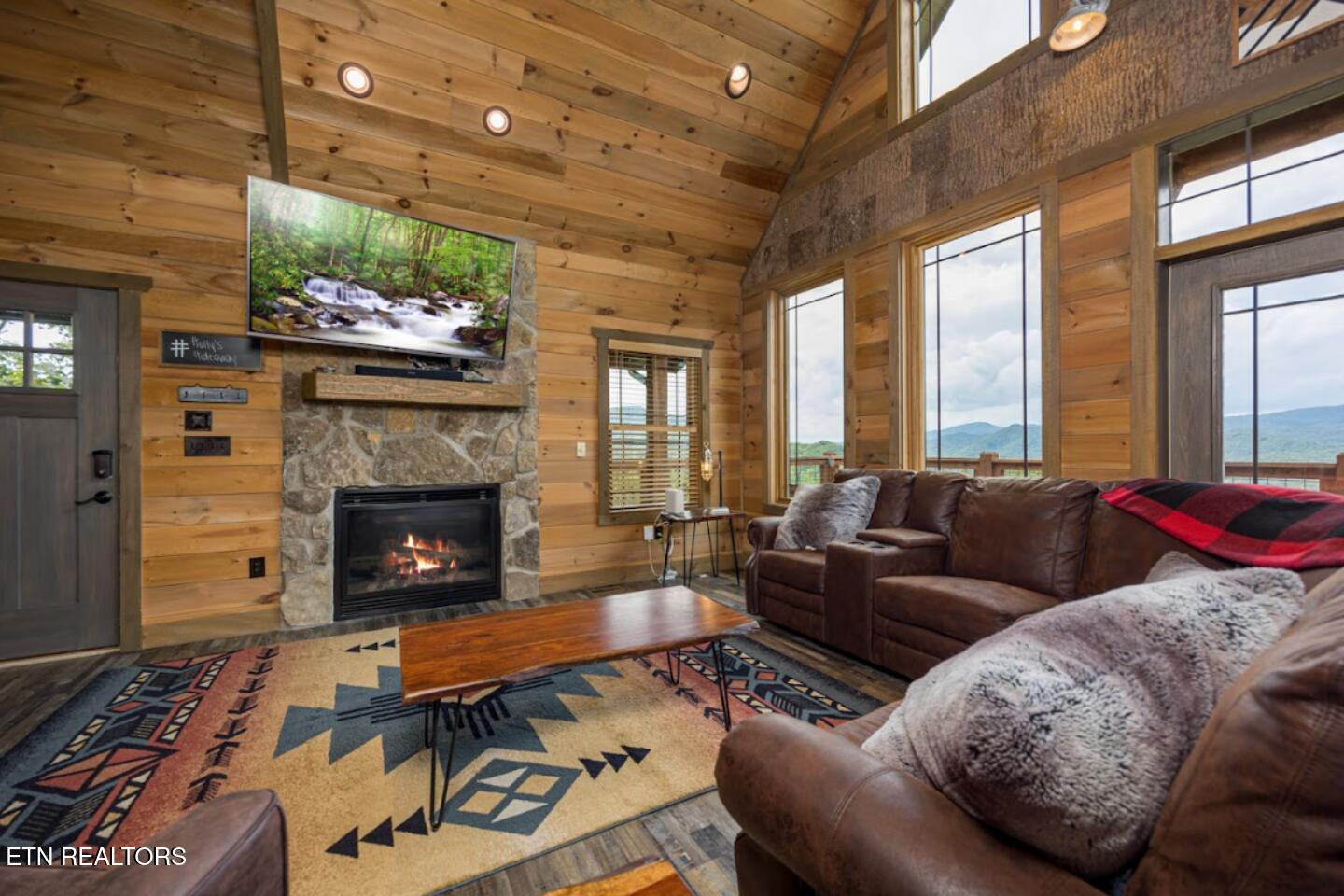 2520 Mountain Holly Way