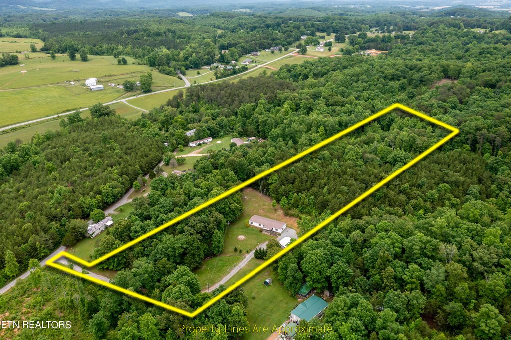 Photo of 170 Graham Loop, Tellico Plains, TN 37385 (MLS # 1267529)