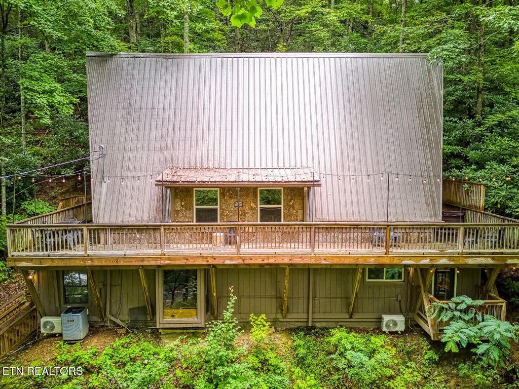 Photo of 1134 Ski Mountain Rd, Gatlinburg, TN 37738 (MLS # 1315348)