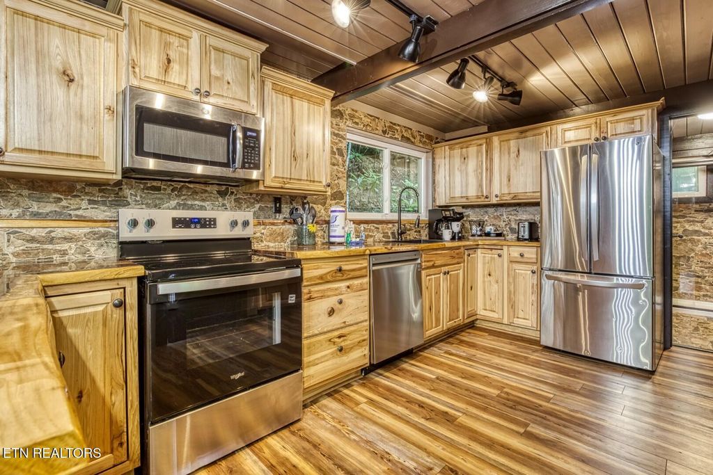 Photo of 1134 Ski Mountain Rd, Gatlinburg, TN 37738 (MLS # 1315348)