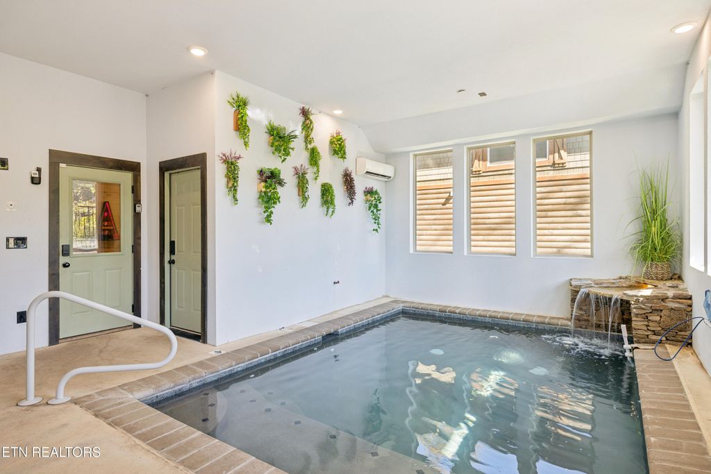 Photo of 3031 Ridgetop Resort Way, Pigeon Forge, TN 37863 (MLS # 1318024)