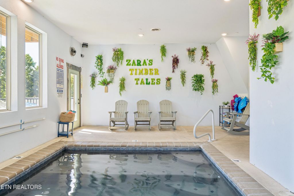 Photo of 3031 Ridgetop Resort Way, Pigeon Forge, TN 37863 (MLS # 1318024)