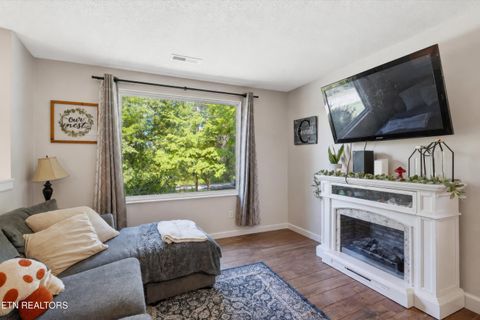 Tiny photo for 911 Coker Rd, Maryville, TN 37801 (MLS # 1341011)