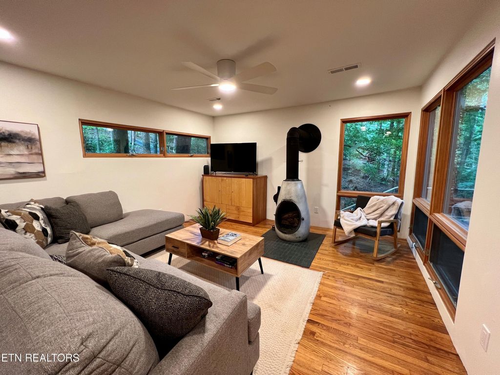 Photo of 1924 Duncan Rd, Knoxville, TN 37919 (MLS # 1327823)