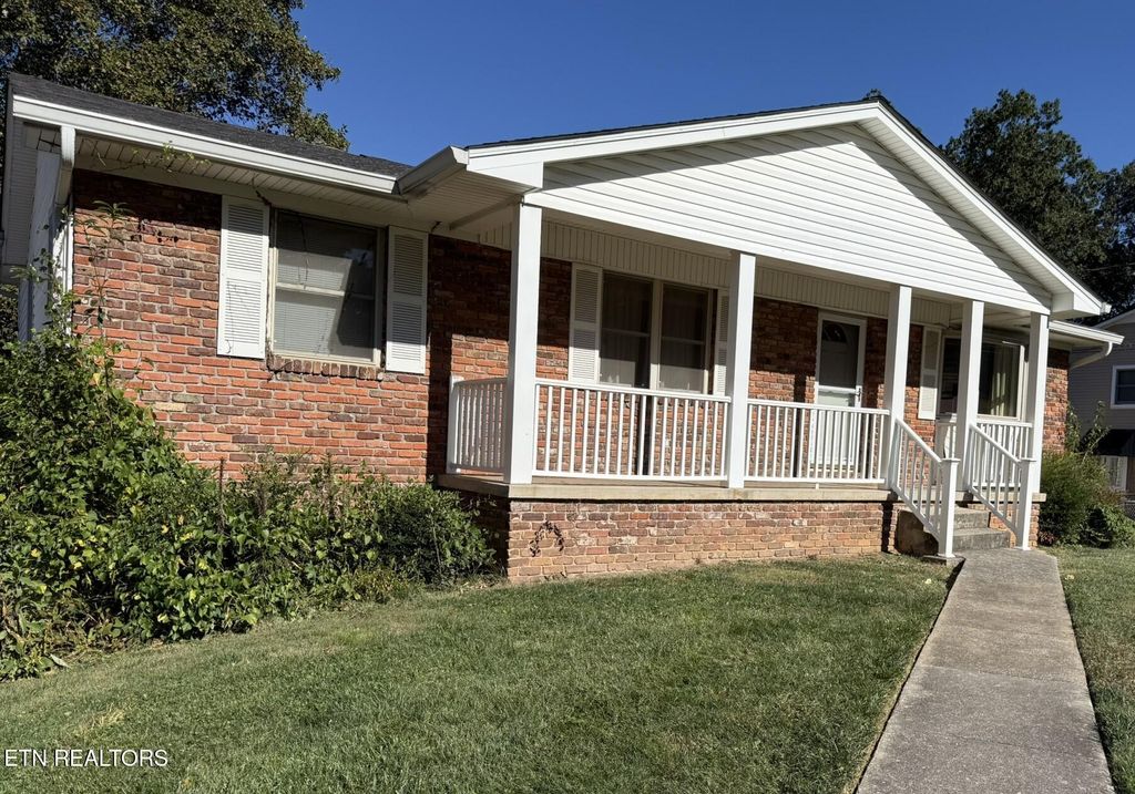 Photo of 920 Mallory Rd, Knoxville, TN 37919 (MLS # 1319182)