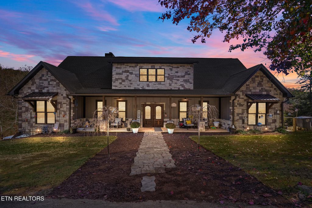 Photo of 975 Lake Smoky Rd, Sevierville, TN 37876 (MLS # 1322265)