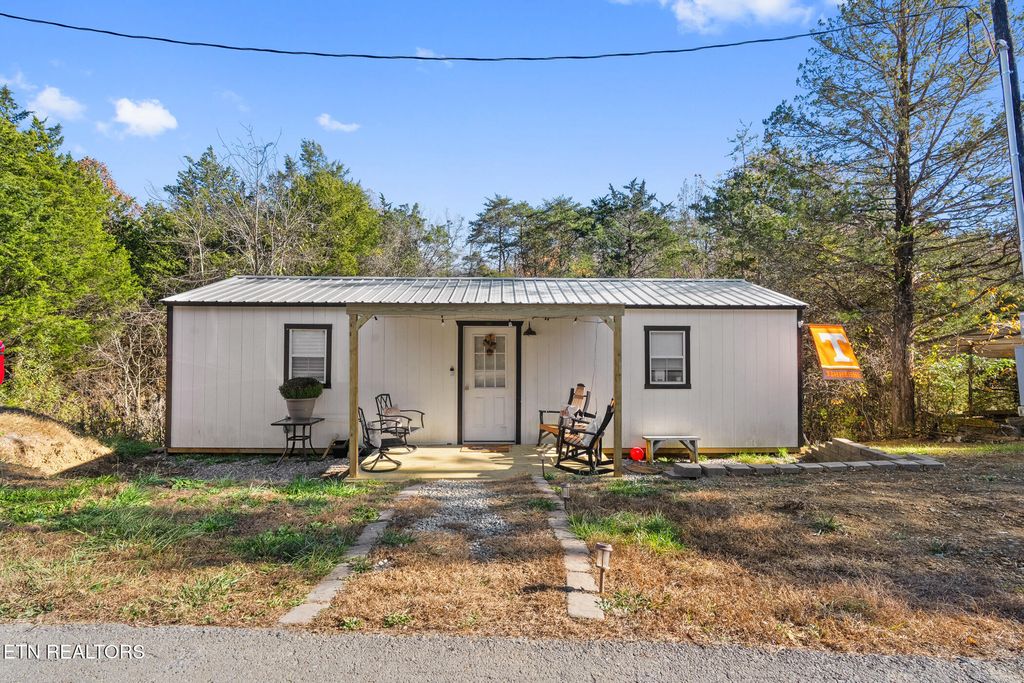 Photo of 975 Lake Smoky Rd, Sevierville, TN 37876 (MLS # 1322265)