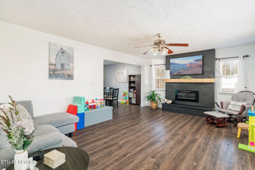 Photo of 313 N Northview Drive, Strawberry Plains, TN 37871 (MLS # 1291391)