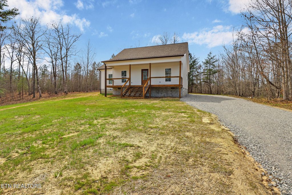 Photo of 817 Dulog Tr, Jamestown, TN 38556 (MLS # 1333919)
