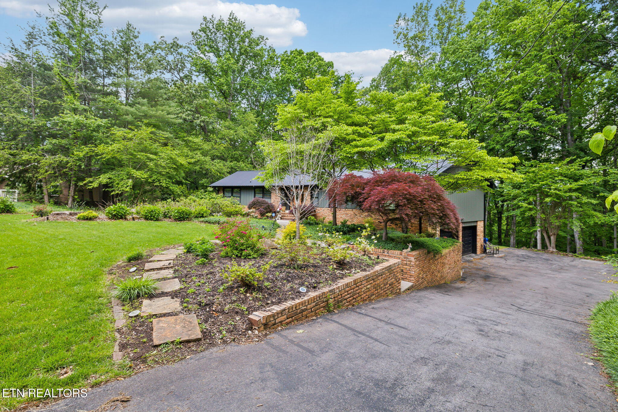 1078 W Outer Drive