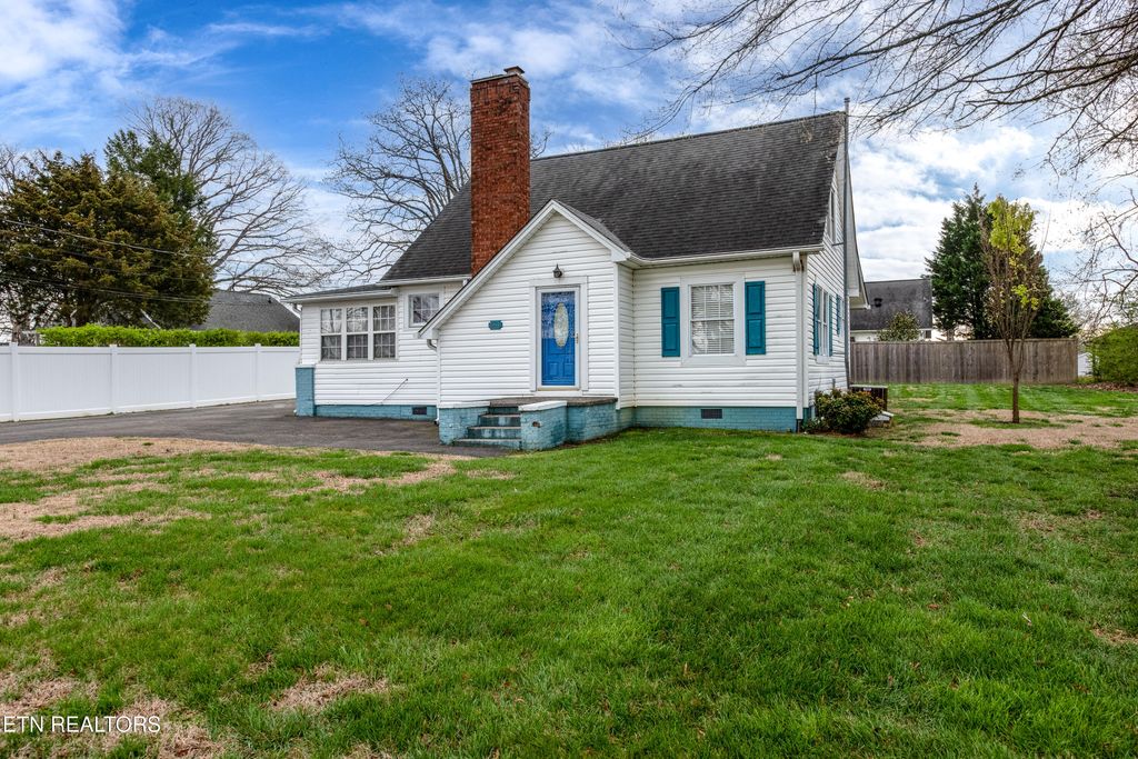 Photo of 864 Cherry St, Alcoa, TN 37701 (MLS # 1295010)