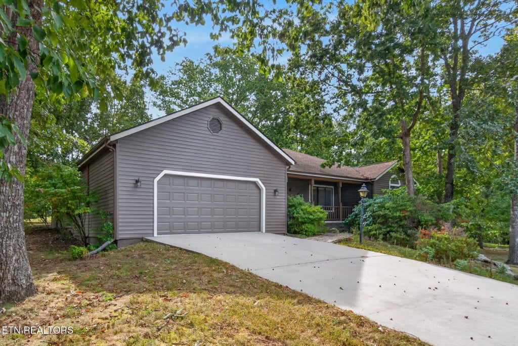 Photo of 31 Kingsboro Lane, Crossville, TN 38558 (MLS # 1357238)