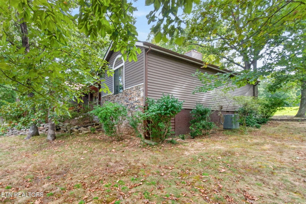 Photo of 31 Kingsboro Lane, Crossville, TN 38558 (MLS # 1357238)