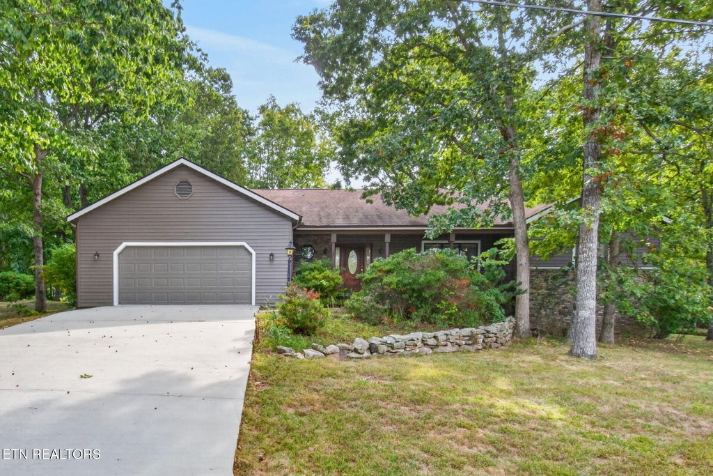 Photo of 31 Kingsboro Lane, Crossville, TN 38558 (MLS # 1357238)