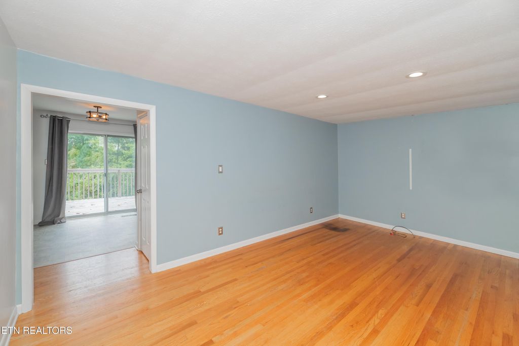 Photo of 612 W Ridgecrest Drive, Kingston, TN 37763 (MLS # 1304694)