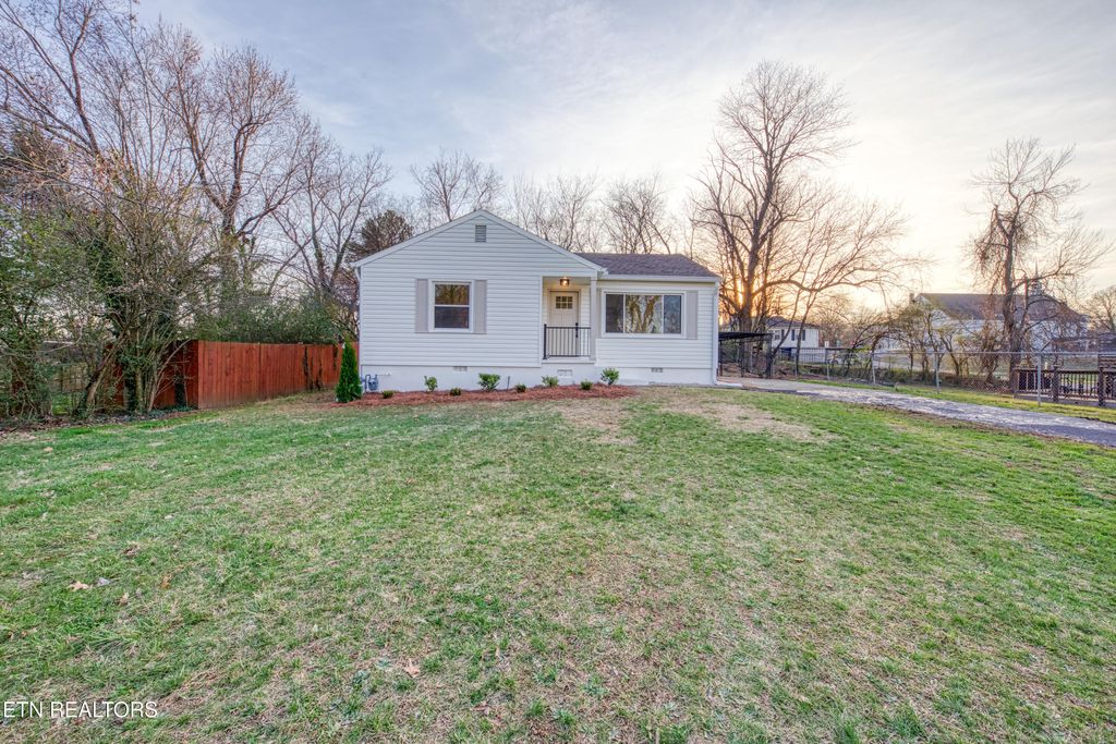 Photo of 503 Elmira Lane, Maryville, TN 37804 (MLS # 1331487)