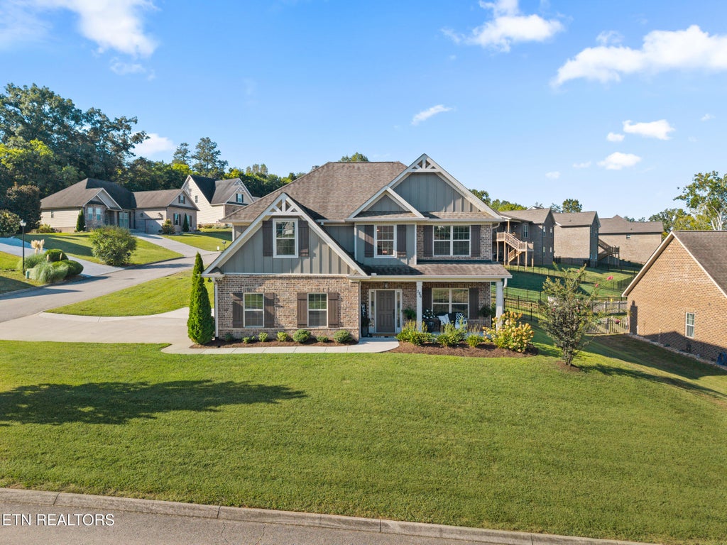 Photo of 186 Dynasty Drive, Lenoir City, TN 37771 (MLS # 1355332)